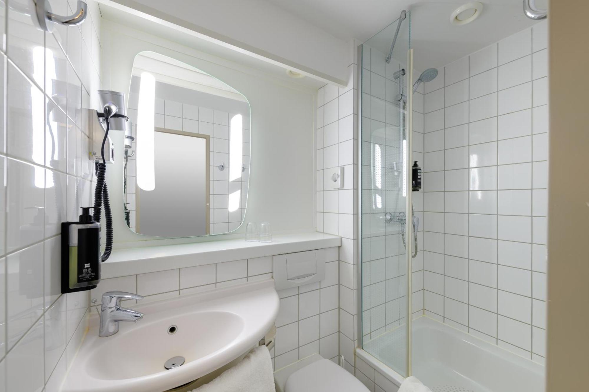 Ibis Hotel Koeln Am Dom Экстерьер фото